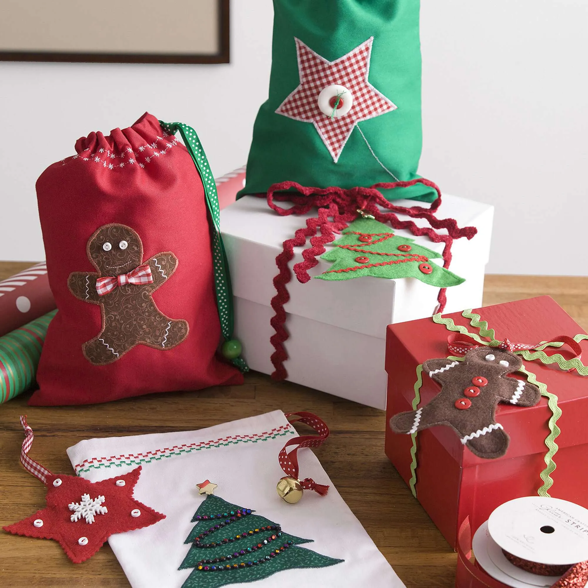 Coats & Clark Sewing Holiday Gift Bags