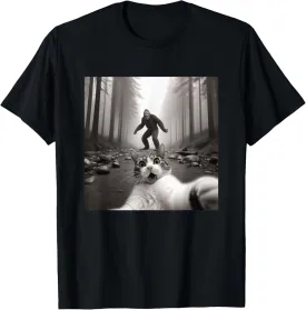 Funny Surprised Scared Cat Selfie With Sasquatsch Bigfoot T-Shirt